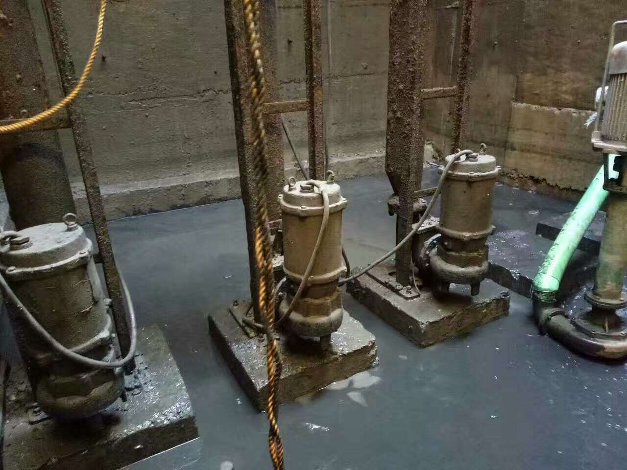 南开污水池清理